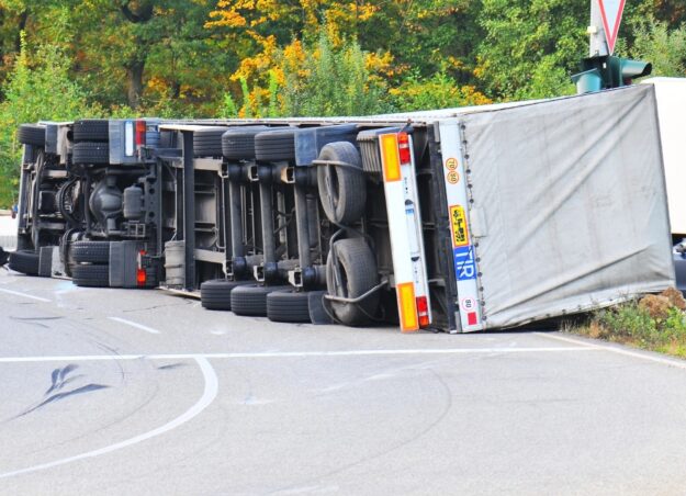 trucking accident lawyer Woodland Hills, CA